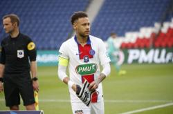 山东女子高铁脱鞋把脚放到邻座小桌板上了-开云网址入口